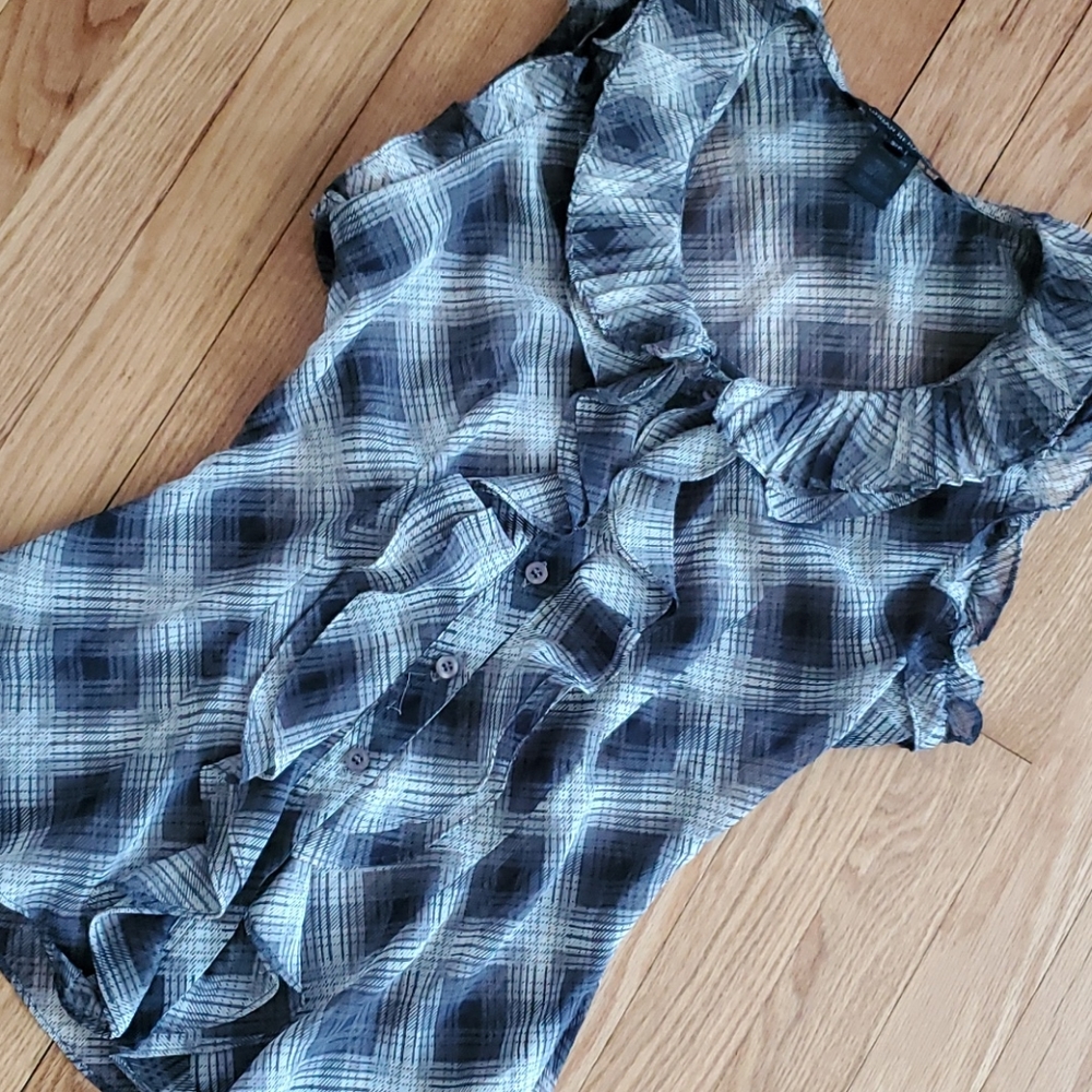 Urban Behavior ruffle top - Picture 2 of 4